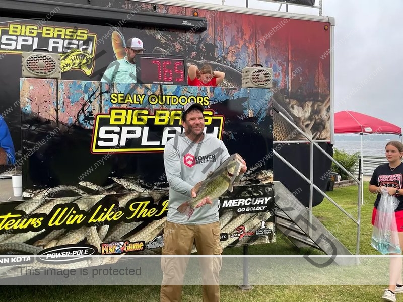 Erlebe den Big Bass Splash Slot bei Casino Online mit Pragmatic Play.